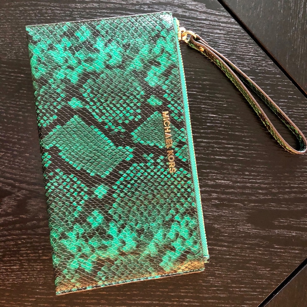 Michael Kors Jet Set LG Clutch Wristlet